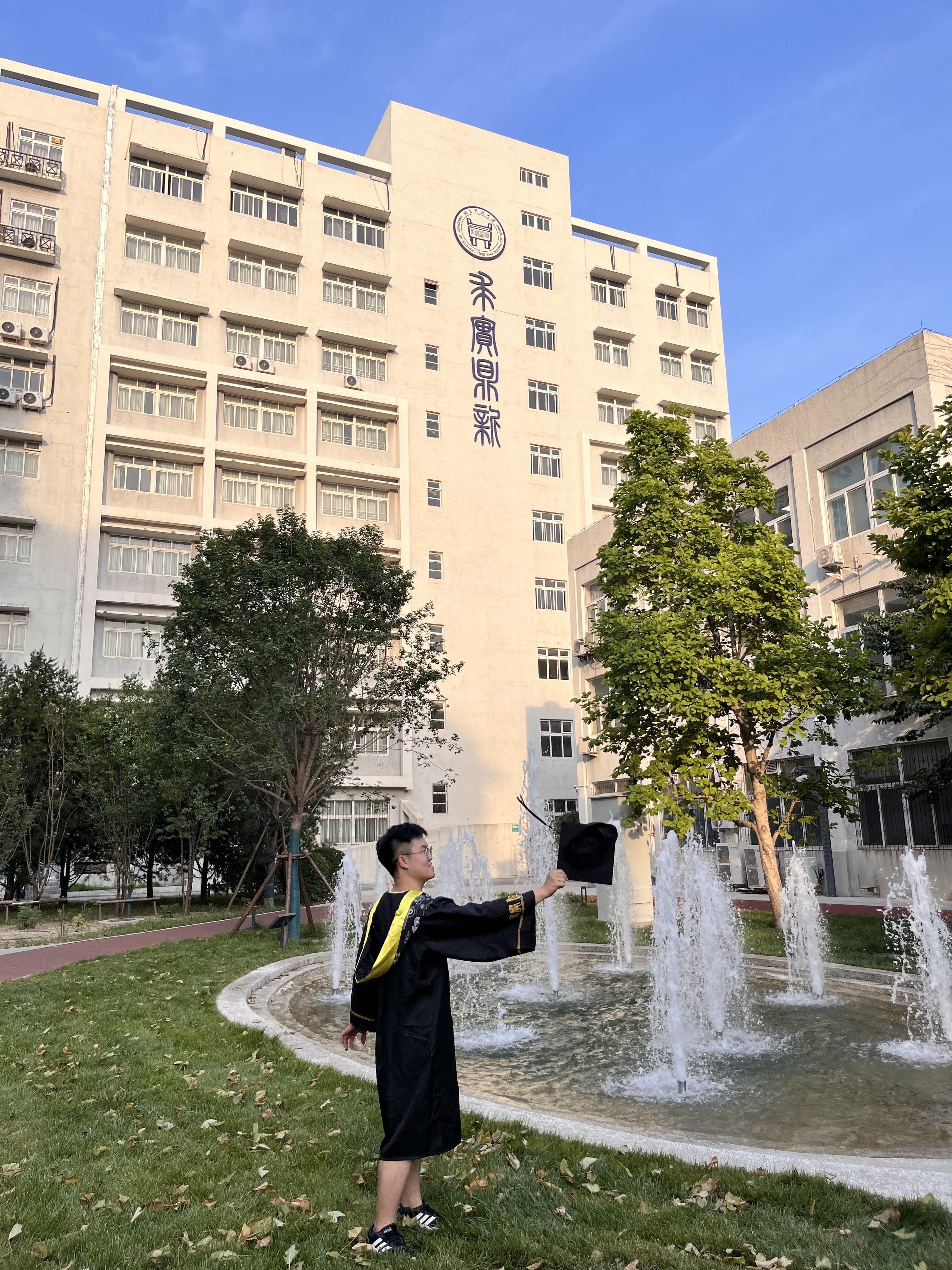 莉莉白毕业快乐！